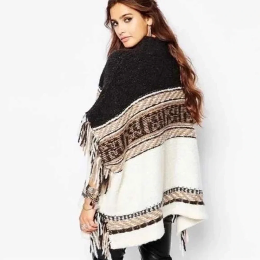 Free People Labyrinth‎ Poncho | Boho Knit Fringe Women's Size Large